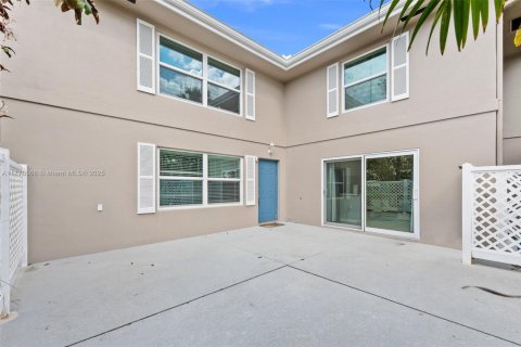 Townhouse in Palm City, Florida 2 bedrooms, 127.65 sq.m. № 1700066 - photo 2