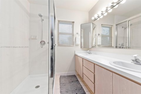 Townhouse in Palm City, Florida 2 bedrooms, 127.65 sq.m. № 1700066 - photo 14