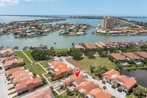 Touwnhouse à vendre à Saint Petersburg, Floride: 3 chambres, 185.8 m2 № 1634135 - photo 1