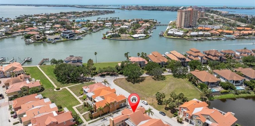 Townhouse in Saint Petersburg, Florida 3 bedrooms, 185.8 sq.m. № 1634135