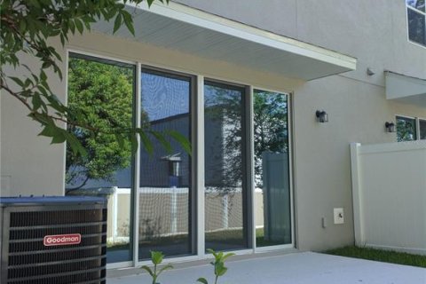 Townhouse in Winter Park, Florida 3 bedrooms, 173.91 sq.m. № 2388222 - photo 7