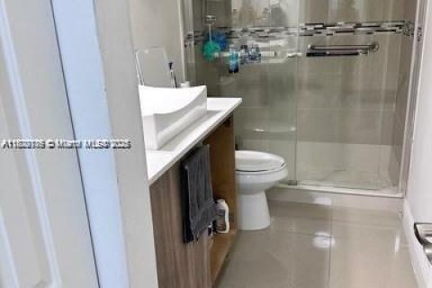 Снять в аренду виллу или дом в Хомстед, Флорида 3 спальни, 182.83м2, № 1923322 - фото 9