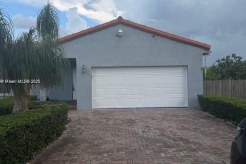 Снять в аренду виллу или дом в Хомстед, Флорида 3 спальни, 182.83м2, № 1923322 - фото 28