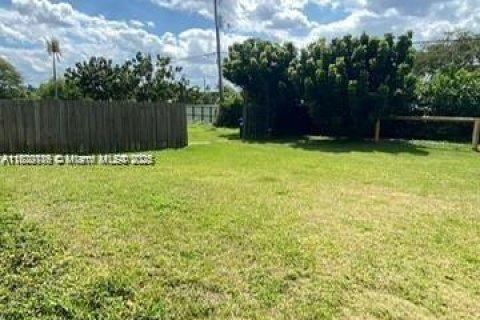 Снять в аренду виллу или дом в Хомстед, Флорида 3 спальни, 182.83м2, № 1923322 - фото 15