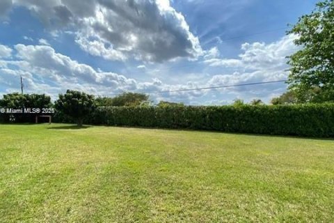 Снять в аренду виллу или дом в Хомстед, Флорида 3 спальни, 182.83м2, № 1923322 - фото 17