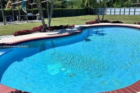 Снять в аренду виллу или дом в Хомстед, Флорида 3 спальни, 182.83м2, № 1923322 - фото 3