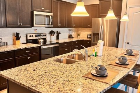 Adosado en venta en Kissimmee, Florida, 5 dormitorios, 210.24 m2 № 1907212 - foto 9