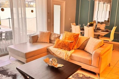 Adosado en venta en Kissimmee, Florida, 5 dormitorios, 210.24 m2 № 1907212 - foto 2