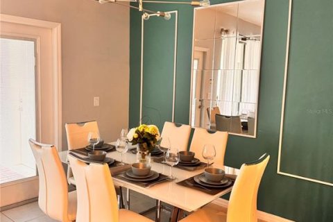Adosado en venta en Kissimmee, Florida, 5 dormitorios, 210.24 m2 № 1907212 - foto 4