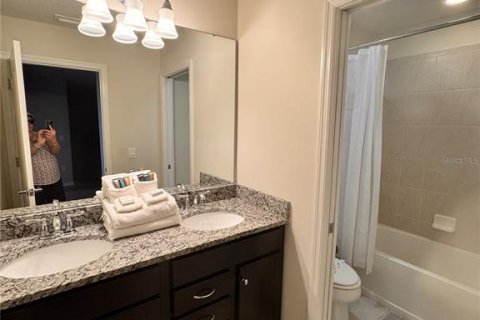 Adosado en venta en Kissimmee, Florida, 5 dormitorios, 210.24 m2 № 1907212 - foto 18