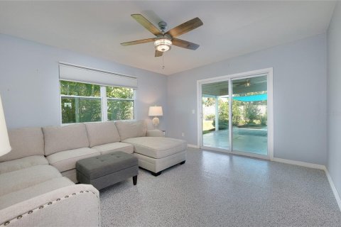 House in Port Charlotte, Florida 2 bedrooms, 115.66 sq.m. № 2396255 - photo 17