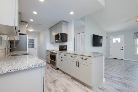 House in Port Charlotte, Florida 2 bedrooms, 115.66 sq.m. № 2396255 - photo 12