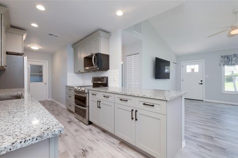 House in Port Charlotte, Florida 2 bedrooms, 115.66 sq.m. № 2396255 - photo 14