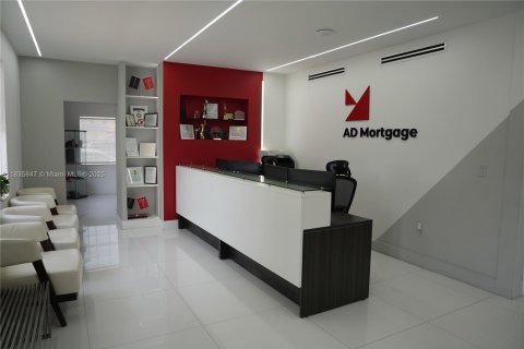 Commercial property in Hollywood, Florida № 1958424 - photo 4