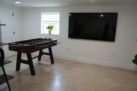 Commercial property in Hollywood, Florida № 1958424 - photo 11