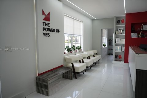 Commercial property in Hollywood, Florida № 1958424 - photo 5