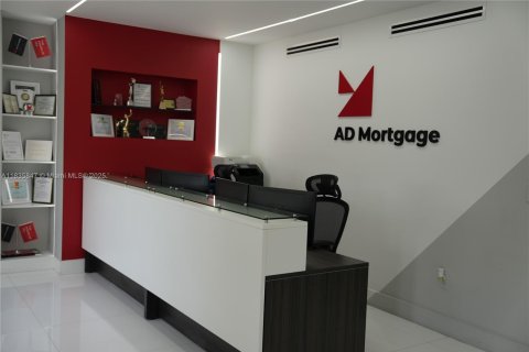 Commercial property in Hollywood, Florida № 1958424 - photo 2