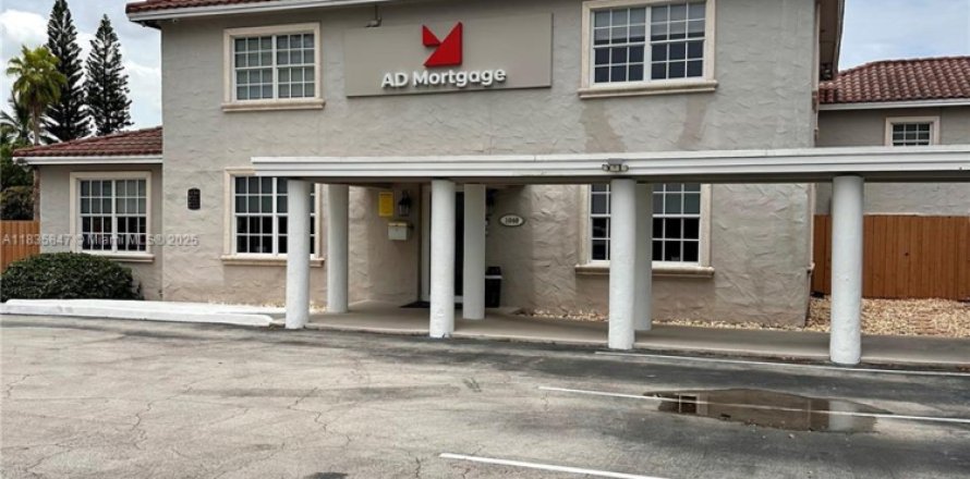 Commercial property in Hollywood, Florida № 1958424