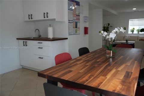 Commercial property in Hollywood, Florida № 1958424 - photo 15