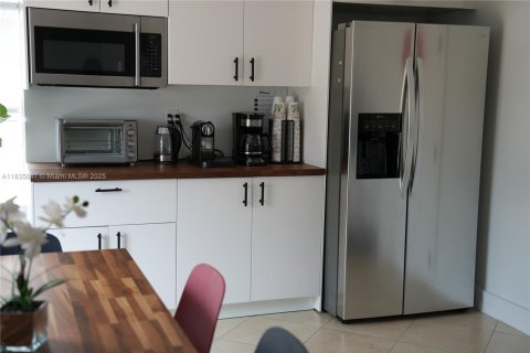 Commercial property in Hollywood, Florida № 1958424 - photo 14