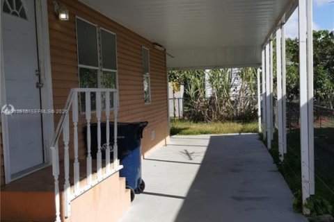 Apartment in Miami, Florida 2 bedrooms, 108.7 sq.m. № 2075291 - photo 2