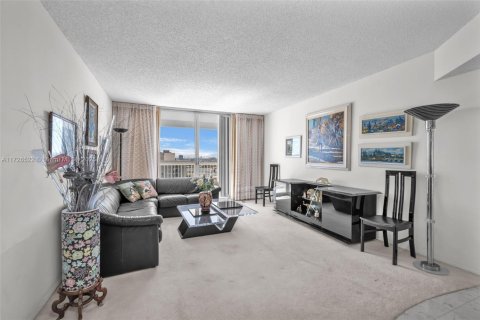 Condominio en venta en Surfside, Florida, 2 dormitorios, 118.64 m2 № 1938454 - foto 8