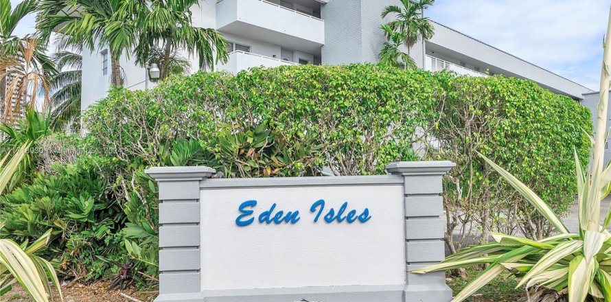Condo in North Miami Beach, Florida, 2 bedrooms  № 1943612