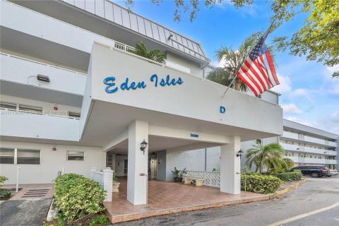 Condo in North Miami Beach, Florida, 2 bedrooms  № 1943612 - photo 2