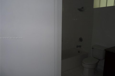 Condo in Miami, Florida, 2 bedrooms  № 2049922 - photo 20