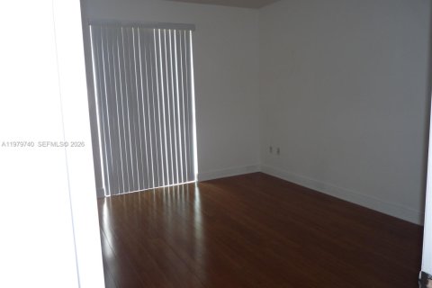 Condo in Miami, Florida, 2 bedrooms  № 2049922 - photo 18