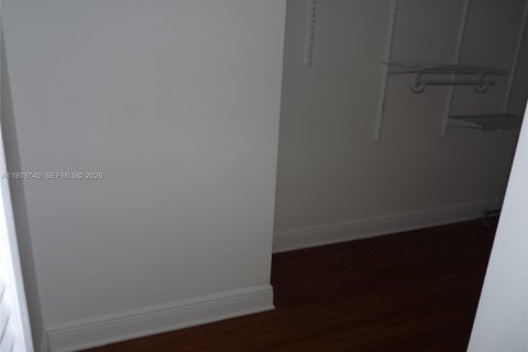 Condo in Miami, Florida, 2 bedrooms  № 2049922 - photo 27