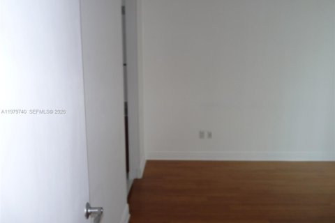 Condo in Miami, Florida, 2 bedrooms  № 2049922 - photo 25