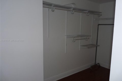 Condo in Miami, Florida, 2 bedrooms  № 2049922 - photo 28