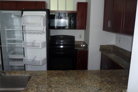 Condo in Miami, Florida, 2 bedrooms  № 2049922 - photo 23