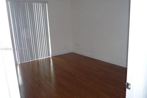 Condo in Miami, Florida, 2 bedrooms  № 2049922 - photo 19