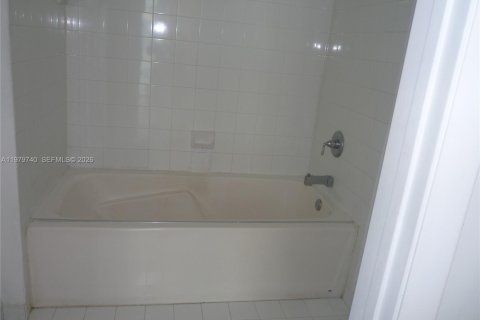 Condo in Miami, Florida, 2 bedrooms  № 2049922 - photo 30