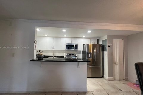 Condo in Doral, Florida, 2 bedrooms  № 1750378 - photo 3
