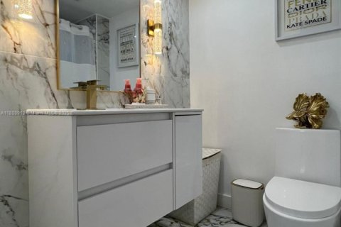 Condo in Doral, Florida, 2 bedrooms  № 1750378 - photo 22