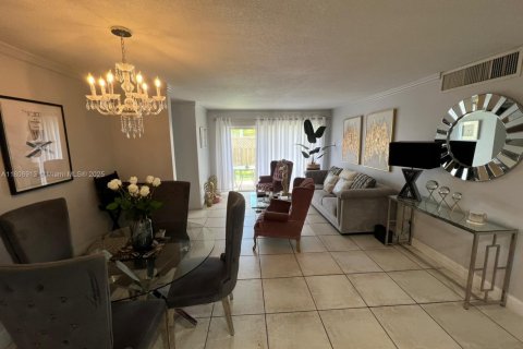 Condo in Doral, Florida, 2 bedrooms  № 1750378 - photo 24