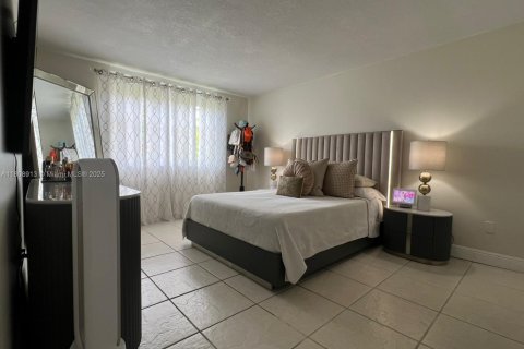 Condo in Doral, Florida, 2 bedrooms  № 1750378 - photo 16
