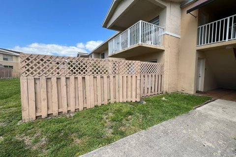 Condo in Doral, Florida, 2 bedrooms  № 1750378 - photo 26