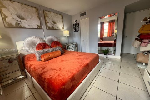 Condo in Doral, Florida, 2 bedrooms  № 1750378 - photo 11
