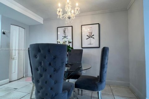 Condo in Doral, Florida, 2 bedrooms  № 1750378 - photo 23