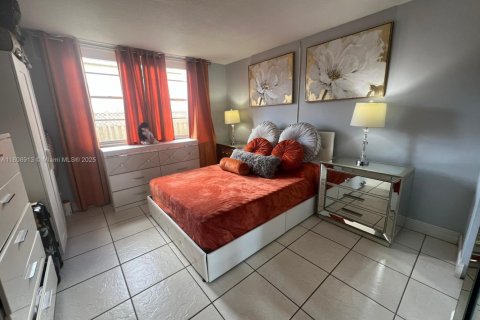 Condo in Doral, Florida, 2 bedrooms  № 1750378 - photo 12