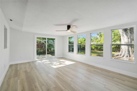 House in Sarasota, Florida 3 bedrooms, 114.08 sq.m. № 1821474 - photo 13