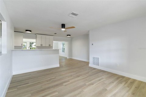 House in Sarasota, Florida 3 bedrooms, 114.08 sq.m. № 1821474 - photo 5