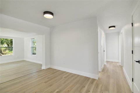 House in Sarasota, Florida 3 bedrooms, 114.08 sq.m. № 1821474 - photo 7