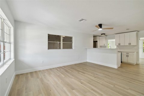 House in Sarasota, Florida 3 bedrooms, 114.08 sq.m. № 1821474 - photo 4