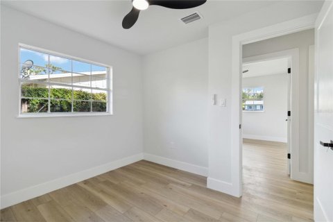 House in Sarasota, Florida 3 bedrooms, 114.08 sq.m. № 1821474 - photo 21