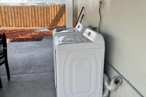 Купить виллу или дом в Форт-Лодердейл, Флорида 3 спальни, 89.84м2, № 2026877 - фото 5